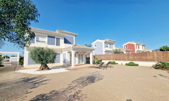 Nybyggeri - detached -
Purias