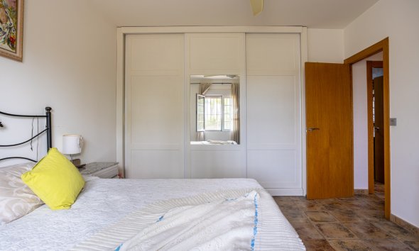 Resale - Villa -
Elche - La Hoya