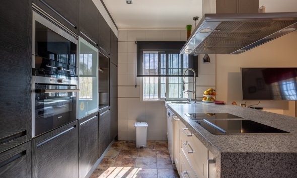 Resale - Villa -
Elche - La Hoya