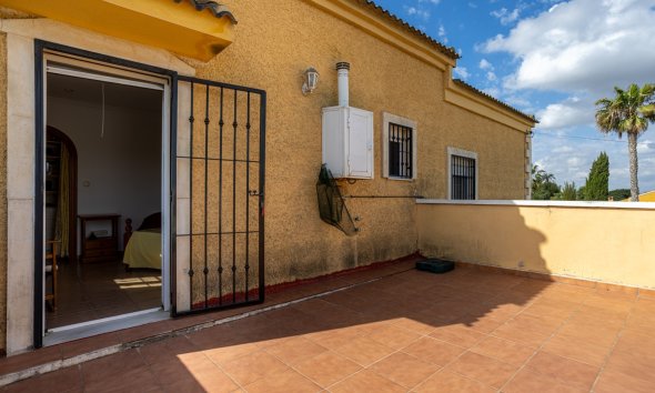 Resale - Villa -
Elche - La Hoya
