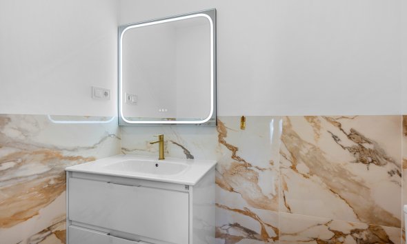 Reventa - apartment -
Torrevieja - Punta Prima
