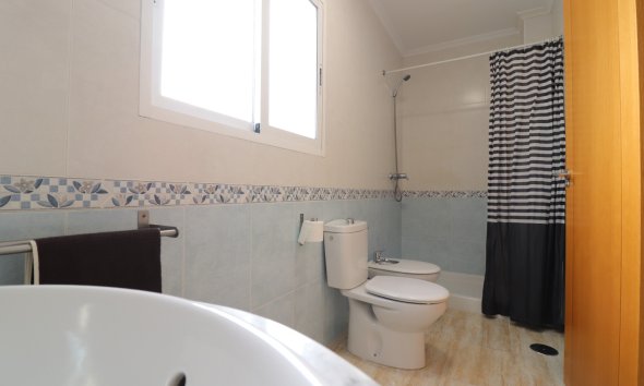 Resale - apartment -
Almoradí - Almoradi - Town