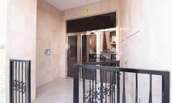 Resale - apartment -
Almoradí - Almoradi - Town