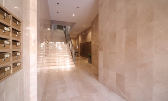 Resale - apartment -
Almoradí - Almoradi - Town
