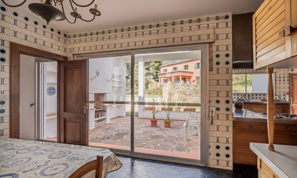 Resale - Villa -
Marbella