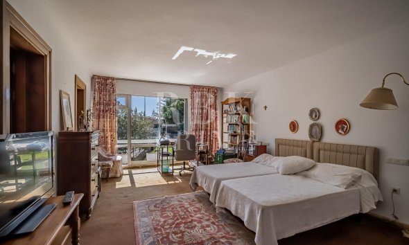 Resale - Villa -
Marbella