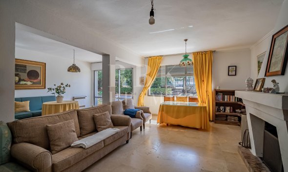 Resale - Villa -
Marbella