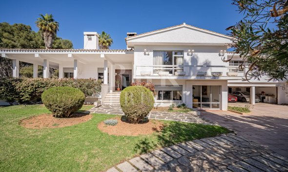 Resale - Villa -
Marbella