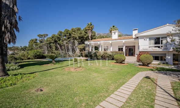 Resale - Villa -
Marbella