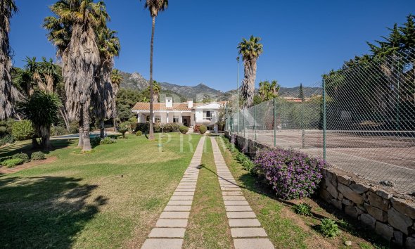 Resale - Villa -
Marbella