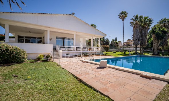 Resale - Villa -
Marbella