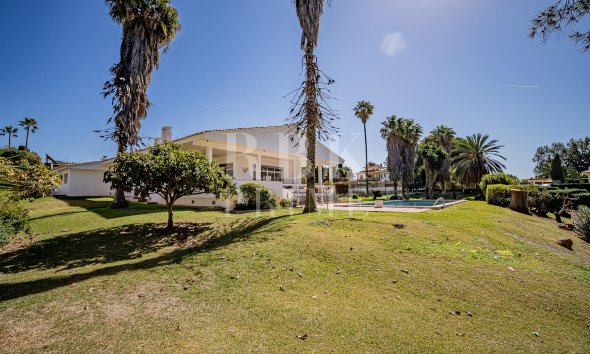 Resale - Villa -
Marbella