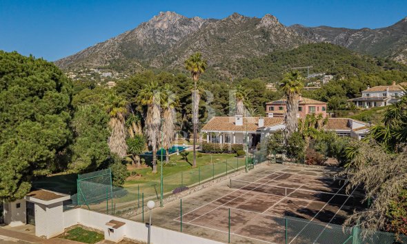 Resale - Villa -
Marbella