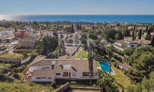 Resale - Villa -
Marbella