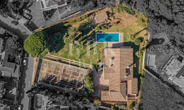 Resale - Villa -
Marbella