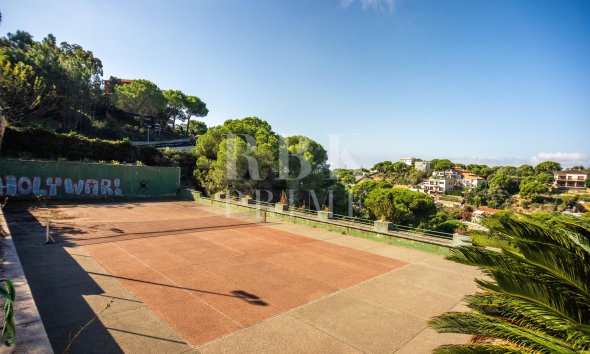 Reventa - Land -
Girona