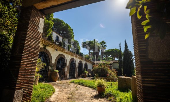 Reventa - Land -
Girona